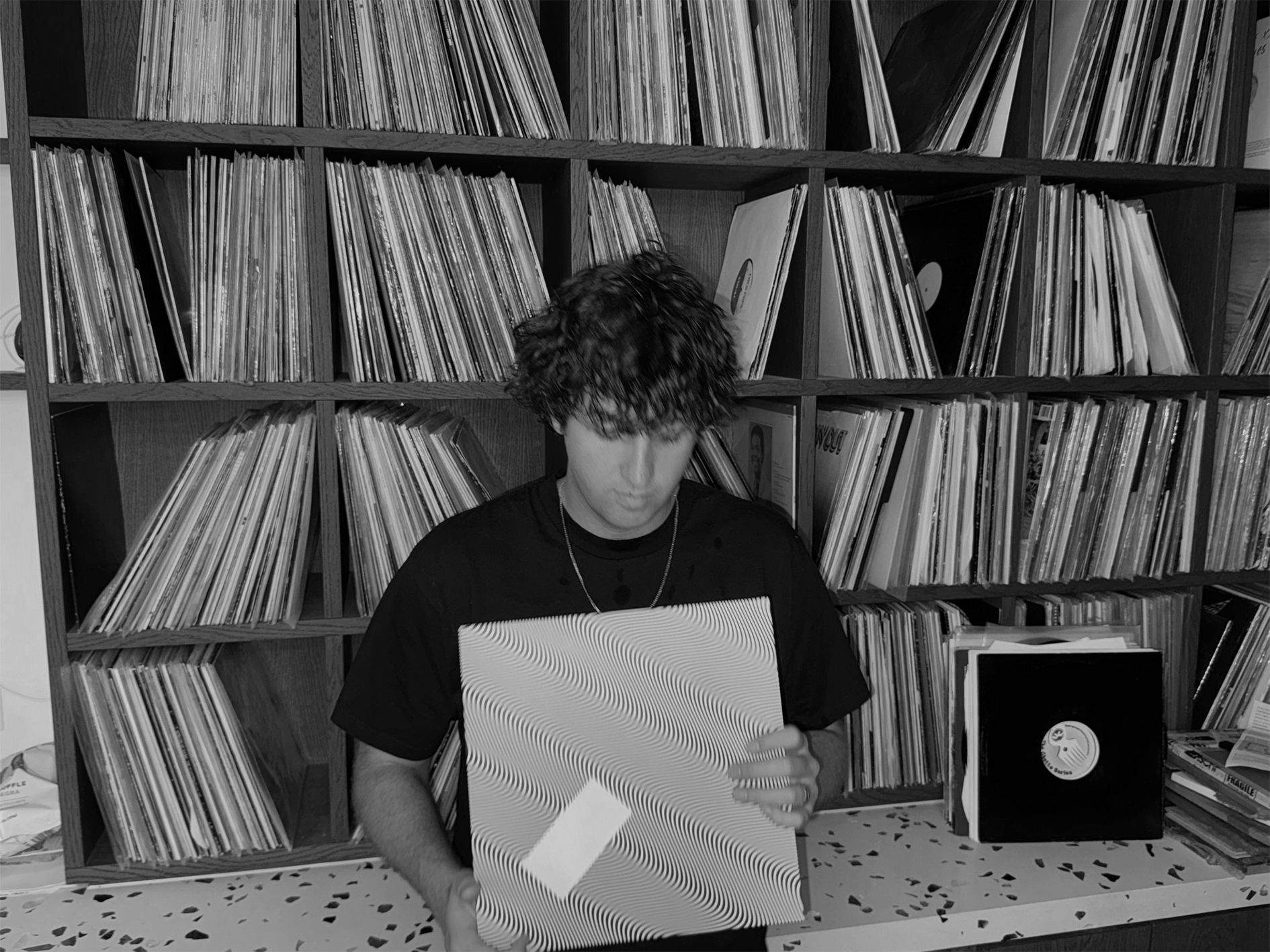 Jamie xx Returns with ‘In Waves’: A Bold, Immersive Journey through Dancefloor Dynamics